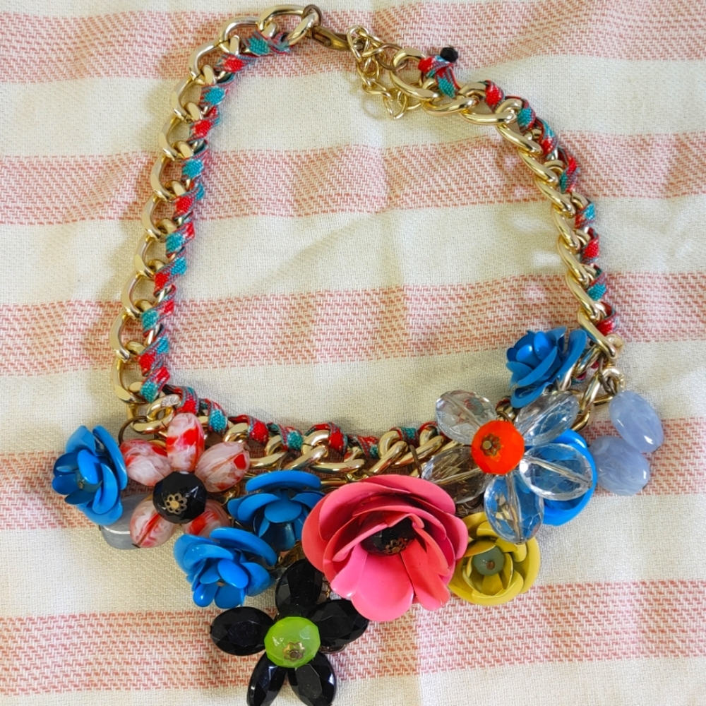 SET OF 3 VINTAGE METAL / PLASTIC  FLOWER NECKLACES